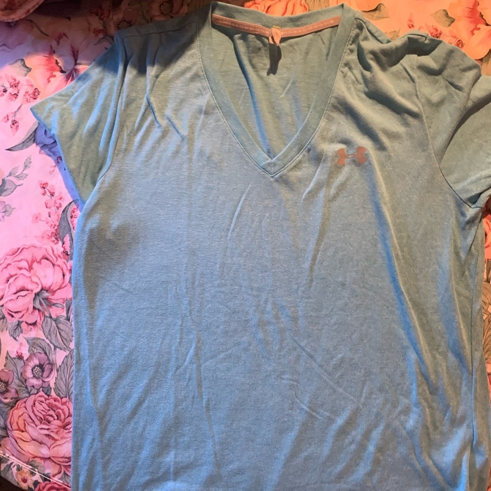 Under Armour Sky Blue V-Neck Short Sleeve Tee Size Large